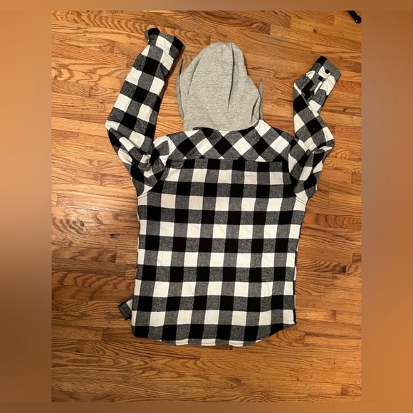 North Western Mfg co. Black and White Plaid Flannel Hooded Shirt- Medium - Picture 5 of 6